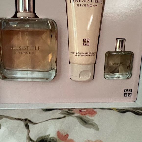 Givenchy Cream Collection Luxurious Set - Picture 1 of 4